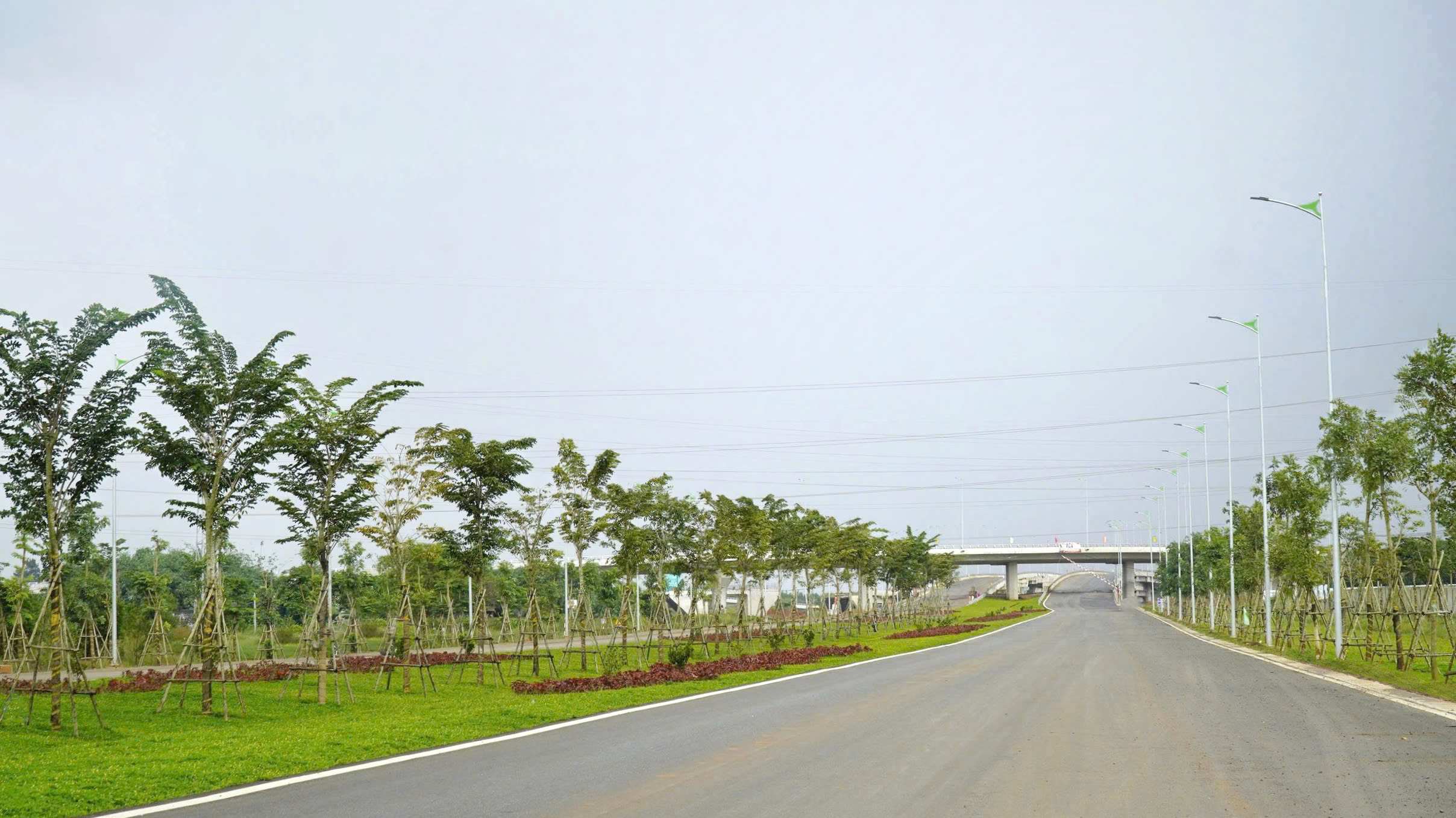 Nha thau canh quan UPC tai San bay Long Thanh